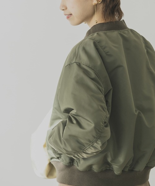 URBAN RESEARCH（アーバンリサーチ）の「機能中綿MA-1(高機能中綿素材使用)（ブルゾン・レディース・ブラック/カーキ・FREE）」の17枚目の写真