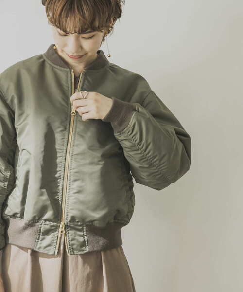 URBAN RESEARCH（アーバンリサーチ）の「機能中綿MA-1(高機能中綿素材使用)（ブルゾン・レディース・ブラック/カーキ・FREE）」の10枚目の写真