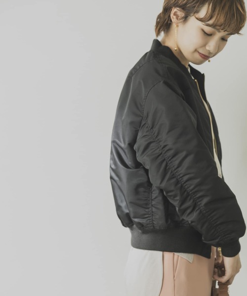 URBAN RESEARCH（アーバンリサーチ）の「機能中綿MA-1(高機能中綿素材使用)（ブルゾン・レディース・ブラック/カーキ・FREE）」の11枚目の写真