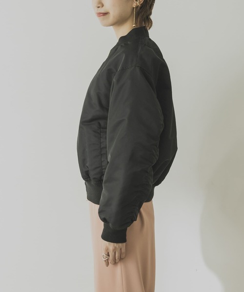 URBAN RESEARCH（アーバンリサーチ）の「機能中綿MA-1(高機能中綿素材使用)（ブルゾン・レディース・ブラック/カーキ・FREE）」の12枚目の写真