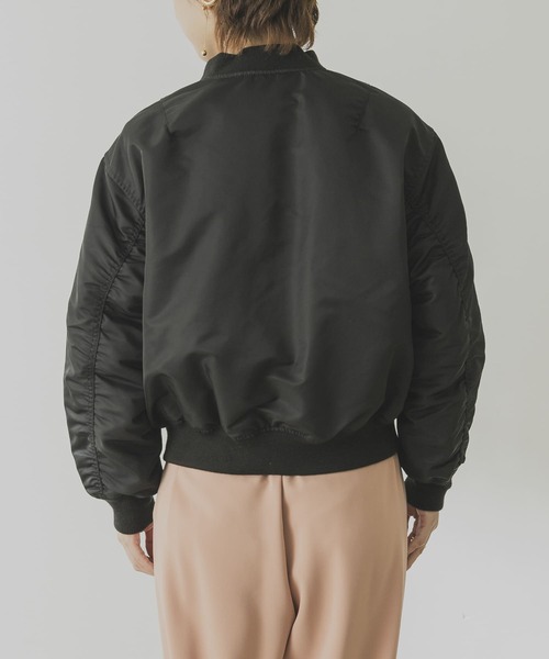 URBAN RESEARCH（アーバンリサーチ）の「機能中綿MA-1(高機能中綿素材使用)（ブルゾン・レディース・ブラック/カーキ・FREE）」の5枚目の写真