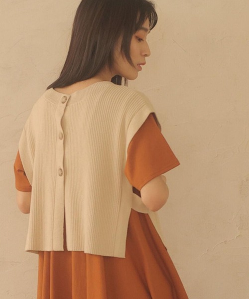 Green　Parks（グリーンパークス）の「バック釦ニットベスト＊（ベスト・レディース・チャコールグレー/パープル/ライトベージュ・FREE）」の3枚目の写真