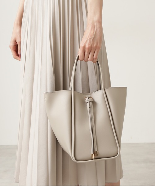 NATURAL BEAUTY BASIC（ナチュラルビューティーベーシック）の「トゥーフェイストート（トートバッグ・レディース・ベージュ/グレー/ブルー・ﾌﾘ-）」の2枚目の写真