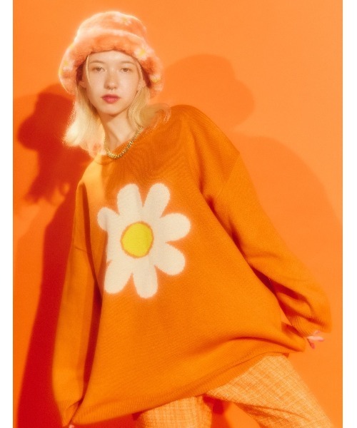 WC（ダブル シー）の「フラワーモチーフビッグニット（ニット/セーター・レディース・オレンジ/グリーン/ブラック・FREE）」の3枚目の写真