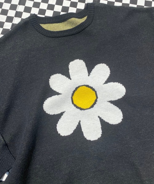 WC（ダブル シー）の「フラワーモチーフビッグニット（ニット/セーター・レディース・オレンジ/グリーン/ブラック・FREE）」の2枚目の写真