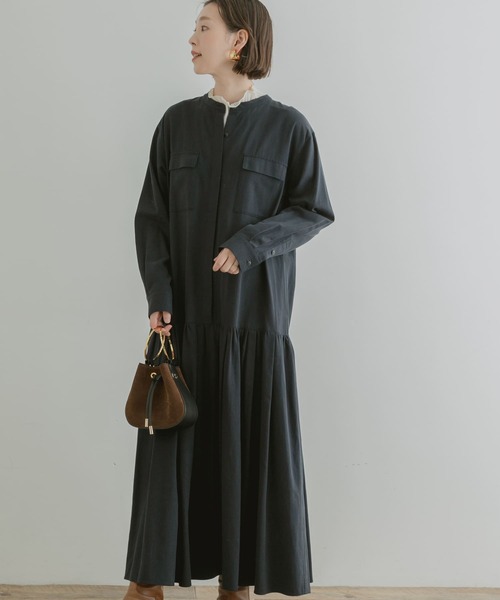 F by ROSSO(エフバイロッソ)の「F by ROSSO バンドカラーツイルフレアワンピース(ワンピース・レディース・カーキ/ベージュ/ネイビー・38/36)」の4枚目の写真