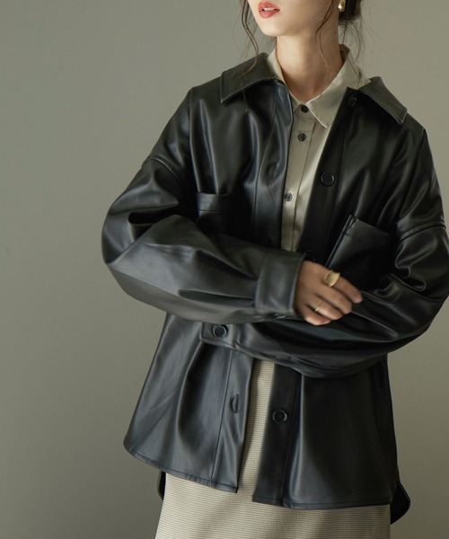 Fashion Letter（ファッションレター）の「フェイクレザーオーバーサイズシャツジャケット（ライダースジャケット・レディース・アイボリー/ブラック・M）」の5枚目の写真