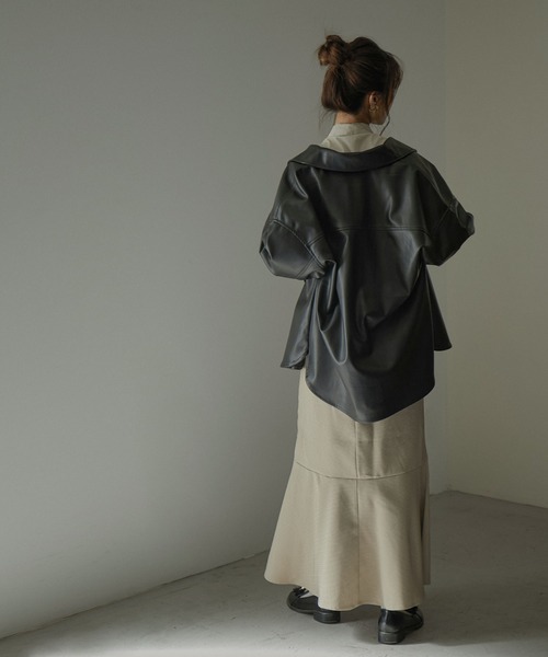 Fashion Letter（ファッションレター）の「フェイクレザーオーバーサイズシャツジャケット（ライダースジャケット・レディース・アイボリー/ブラック・M）」の3枚目の写真