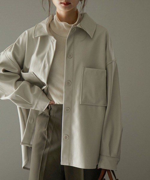 Fashion Letter（ファッションレター）の「フェイクレザーオーバーサイズシャツジャケット（ライダースジャケット・レディース・アイボリー/ブラック・M）」の6枚目の写真