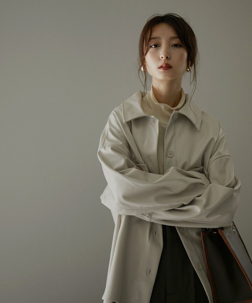 Fashion Letter（ファッションレター）の「フェイクレザーオーバーサイズシャツジャケット（ライダースジャケット・レディース・アイボリー/ブラック・M）」の17枚目の写真