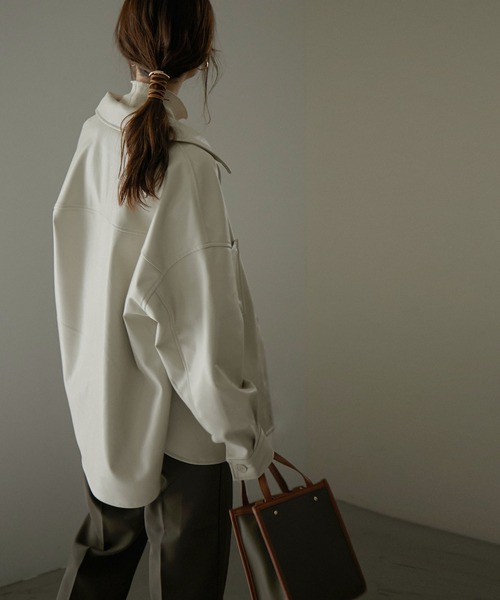 Fashion Letter（ファッションレター）の「フェイクレザーオーバーサイズシャツジャケット（ライダースジャケット・レディース・アイボリー/ブラック・M）」の20枚目の写真