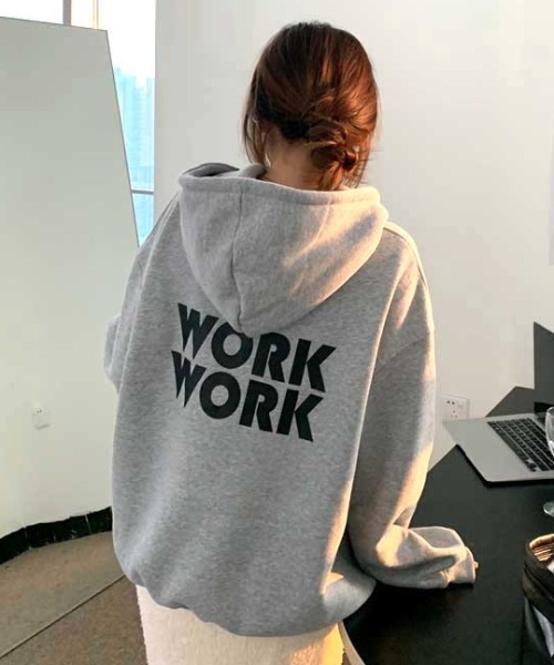 MANGROVE（マングローブ）の「" work work " ビッグパーカー（パーカー・レディース・ブラック/グレー・FREE）」の2枚目の写真