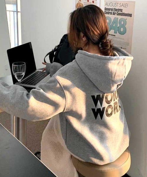 MANGROVE（マングローブ）の「" work work " ビッグパーカー（パーカー・レディース・ブラック/グレー・FREE）」の7枚目の写真