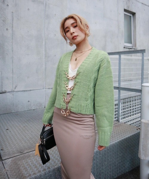 FIG&VIPER（フィグアンドバイパー）の「チェーン付きショートニットTOP（カーディガン/ボレロ・レディース・ライトグリーン/パープル/オレンジ・FREE）」の2枚目の写真