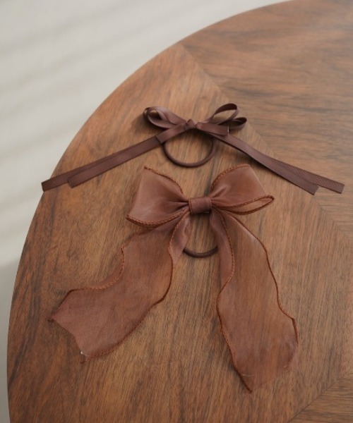 moi tytto（モイテュット）の「使い回しリボンゴムセット（オリジナルポーチセット）（ヘアゴム・レディース・ブラウン/ブラック×ホワイト・FREE）」の5枚目の写真