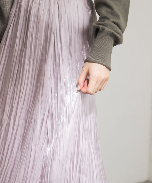 URBAN RESEARCH（アーバンリサーチ）の「シャイニープリーツスカート（スカート・レディース・ブラック/グリーン系その他/パープル系その他・FREE）」の17枚目の写真