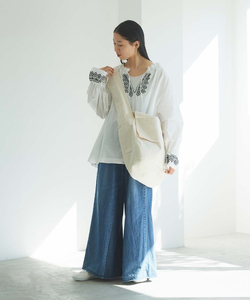 cardo fabrica（カルドファブリカ）の「刺繍ギャザーブラウス（シャツ/ブラウス・レディース・ホワイト/ブラック・FREE）」の13枚目の写真