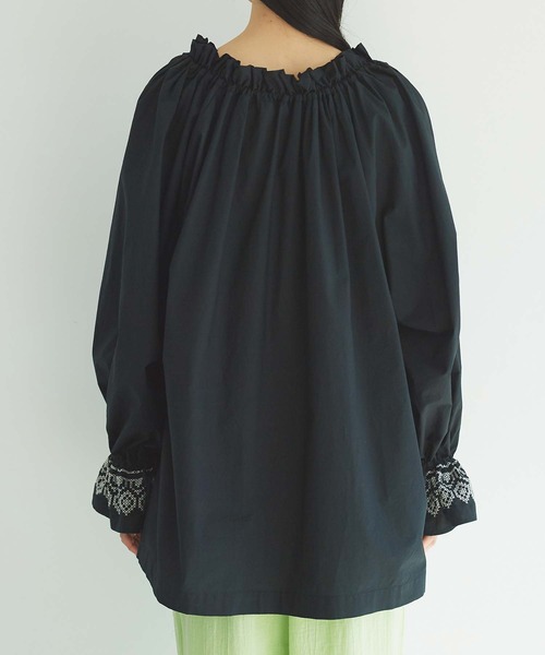 cardo fabrica（カルドファブリカ）の「刺繍ギャザーブラウス（シャツ/ブラウス・レディース・ホワイト/ブラック・FREE）」の9枚目の写真