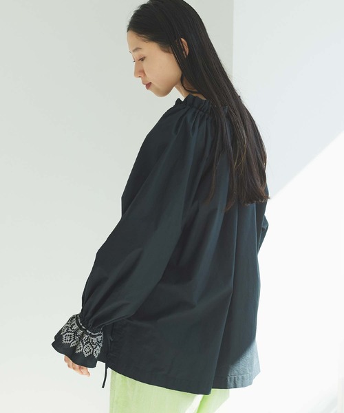 cardo fabrica（カルドファブリカ）の「刺繍ギャザーブラウス（シャツ/ブラウス・レディース・ホワイト/ブラック・FREE）」の10枚目の写真
