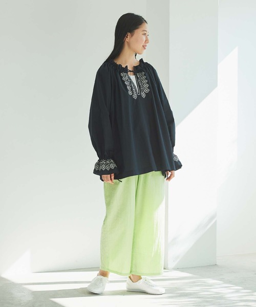 cardo fabrica（カルドファブリカ）の「刺繍ギャザーブラウス（シャツ/ブラウス・レディース・ホワイト/ブラック・FREE）」の21枚目の写真