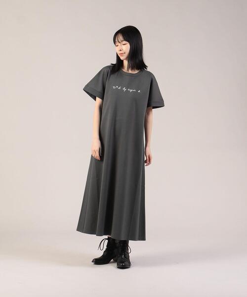 To b. by agnes b.（トゥービーバイアニエスベー）の「WR26 ROBE ロゴロングワンピース（ワンピース・レディース・グレー・40/38/36）」の2枚目の写真
