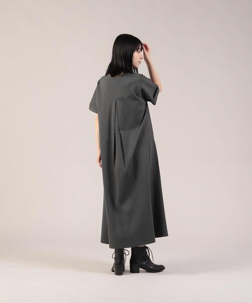 To b. by agnes b.（トゥービーバイアニエスベー）の「WR26 ROBE ロゴロングワンピース（ワンピース・レディース・グレー・40/38/36）」の3枚目の写真