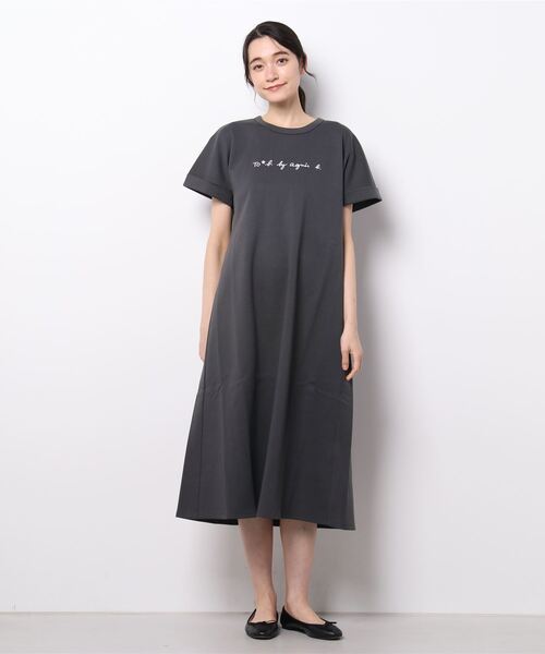 To b. by agnes b.（トゥービーバイアニエスベー）の「WR26 ROBE ロゴロングワンピース（ワンピース・レディース・グレー・40/38/36）」の4枚目の写真