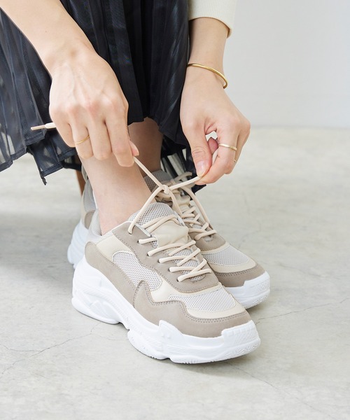 menue（メヌエ）の「軽量ダットスニーカー（スニーカー・レディース・ホワイト/グレイッシュベージュ・LL/M/L/S）」の8枚目の写真