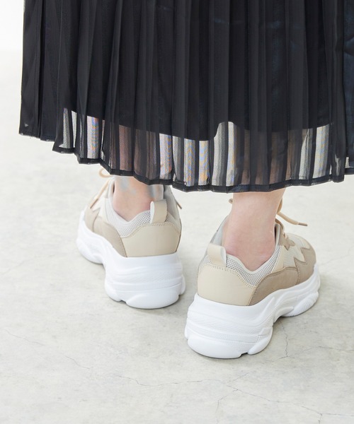 menue（メヌエ）の「軽量ダットスニーカー（スニーカー・レディース・ホワイト/グレイッシュベージュ・LL/M/L/S）」の9枚目の写真