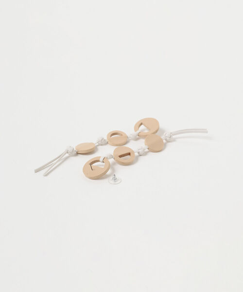 Ray BEAMS（レイビームス）の「RBS / フェイクレザー サークル ピアス（ピアス（両耳用）・レディース・ブラック/ベージュ・ONE SIZE）」の10枚目の写真