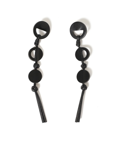 Ray BEAMS（レイビームス）の「RBS / フェイクレザー サークル ピアス（ピアス（両耳用）・レディース・ブラック/ベージュ・ONE SIZE）」の2枚目の写真