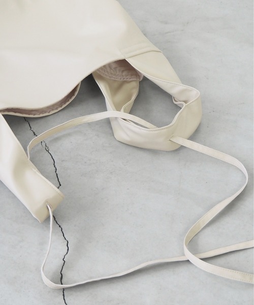 tiptop（ティップトップ）の「2wayマルシェトートバッグ（トートバッグ・レディース・アイボリー/ブラック/ゴールド・FREE）」の9枚目の写真