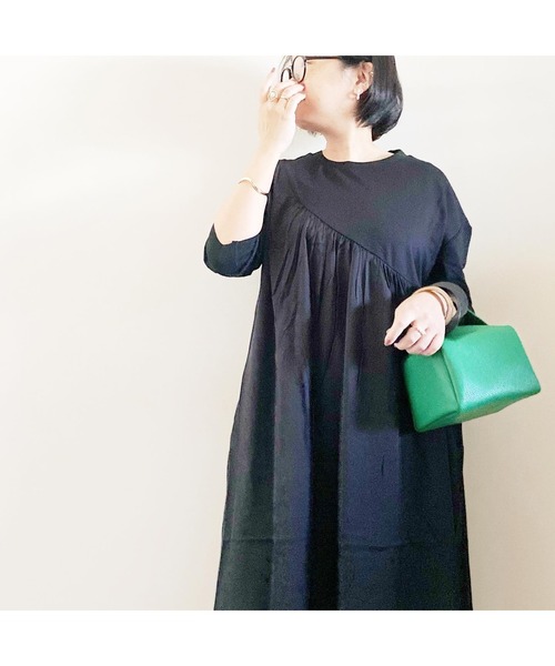 aunt lily（アントリリー）の「ヴィンテージサテン バイヤス切替 ワンピース | サテンワンピース アシンメトリー 異素材（ワンピース・レディース・ブラック/ライトカーキ・11号/9号/13号/15号/7号）」の13枚目の写真