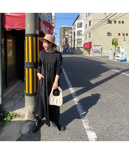 aunt lily（アントリリー）の「ヴィンテージサテン バイヤス切替 ワンピース | サテンワンピース アシンメトリー 異素材（ワンピース・レディース・ブラック/ライトカーキ・11号/9号/13号/15号/7号）」の20枚目の写真