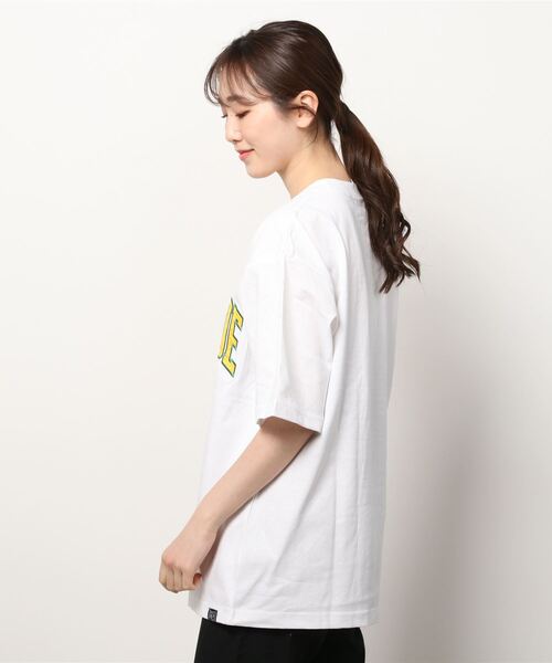 Duck Dude(ダックデュード)の「DUCK DUDE/ダックデュード サテンワッペン サークル アーチロゴ ビッグシルエット Tシャツ(Tシャツ/カットソー・レディース・ホワイト/ブラック/パープル/イエロー/ホワイト系その他/ブラック系その他・M/L/XL)」の7枚目の写真