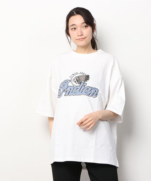 INDIAN(インディアン)の「『INDIAN』刺繍+プリント オーバーサイズTシャツ(Tシャツ/カットソー・レディース・ホワイト/ダークグリーン/ブルーグレー・LARGE/MEDIUM)」の1枚目の写真