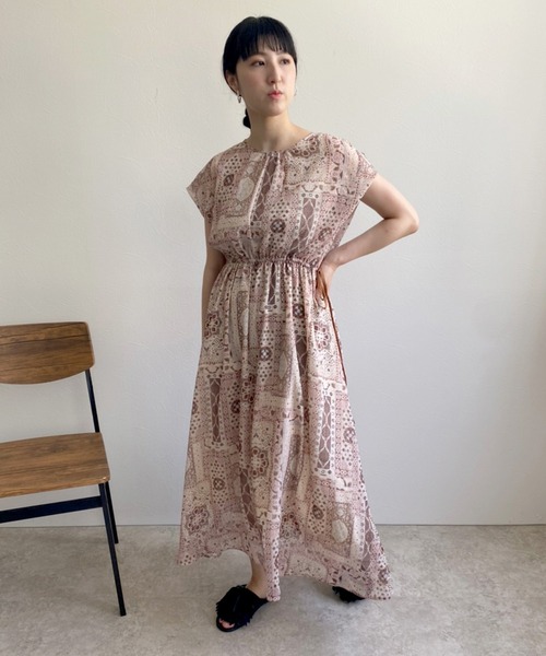 LHELBIE(レルビエ)の「パネルパターンプリントドロストギャザーワンピ(ワンピース・レディース・ブラック/オレンジ/ブルー・M)」の6枚目の写真