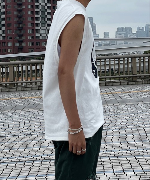 kutir(クティール)の「ビッグシルエットプリントタンクトップ(タンクトップ・メンズ・チャコールグレー/ブラック/オフホワイト・MEDIUM/LARGE)」の7枚目の写真