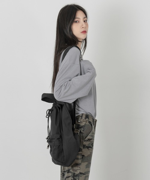 FOLLOWIN（フォロウィン）の「ポイントポケット巾着クロスバッグ（ショルダーバッグ・レディース・ブラック/ベージュ/グリーン・ONE SIZE）」の15枚目の写真