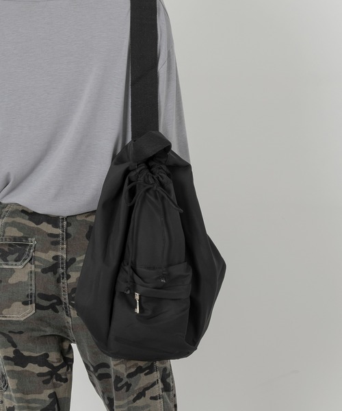 FOLLOWIN（フォロウィン）の「ポイントポケット巾着クロスバッグ（ショルダーバッグ・レディース・ブラック/ベージュ/グリーン・ONE SIZE）」の17枚目の写真