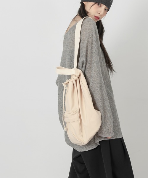 FOLLOWIN（フォロウィン）の「ポイントポケット巾着クロスバッグ（ショルダーバッグ・レディース・ブラック/ベージュ/グリーン・ONE SIZE）」の21枚目の写真