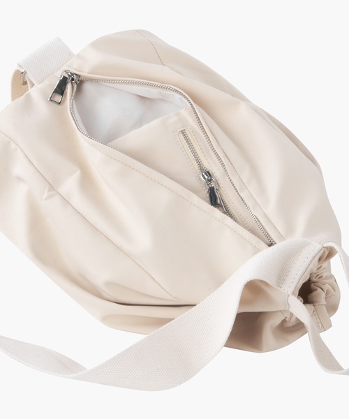 FOLLOWIN（フォロウィン）の「ポイントポケット巾着クロスバッグ（ショルダーバッグ・レディース・ブラック/ベージュ/グリーン・ONE SIZE）」の11枚目の写真