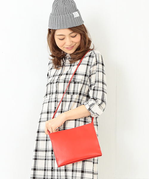 Ray BEAMS（レイビームス）の「【FUDGE5月号掲載】YAHKI / レクラングル ショルダー（ショルダーバッグ・レディース・ブラック/レッド/ナチュラル/ホワイト/ベージュ・ONE SIZE）」の5枚目の写真