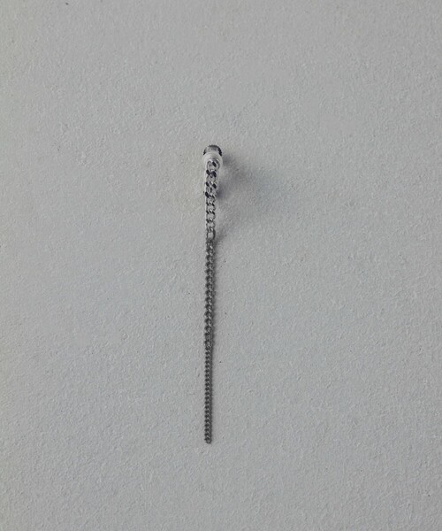 and cloud(アンドクラウド)の「Gradation Skinny Long Earring / Single(イヤリング・レディース・シルバー/シルバー系その他/イエローゴールド/ゴールド系その他・FREE)」の2枚目の写真