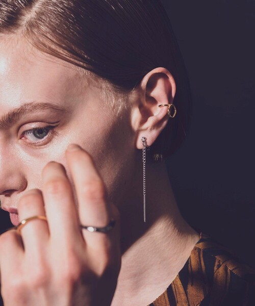 and cloud(アンドクラウド)の「Gradation Skinny Long Earring / Single(イヤリング・レディース・シルバー/シルバー系その他/イエローゴールド/ゴールド系その他・FREE)」の8枚目の写真