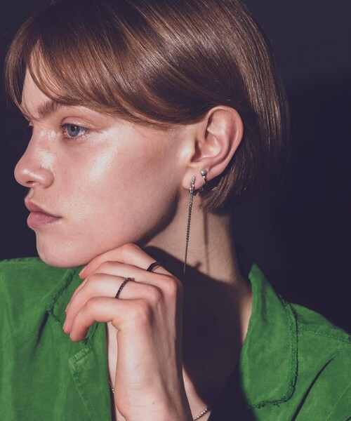 and cloud(アンドクラウド)の「Gradation Skinny Long Earring / Single(イヤリング・レディース・シルバー/シルバー系その他/イエローゴールド/ゴールド系その他・FREE)」の14枚目の写真