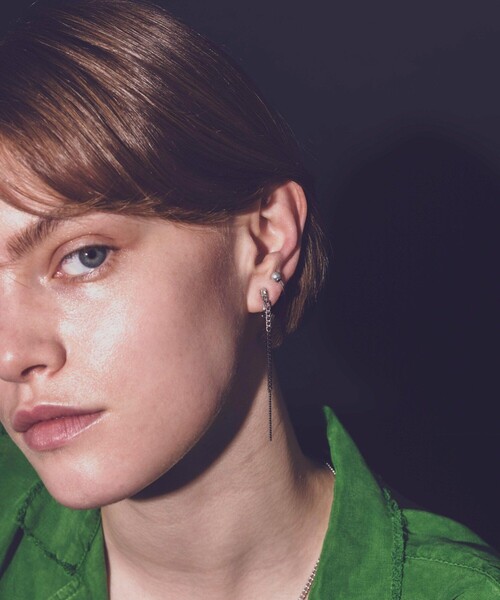 and cloud(アンドクラウド)の「Gradation Skinny Long Earring / Single(イヤリング・レディース・シルバー/シルバー系その他/イエローゴールド/ゴールド系その他・FREE)」の15枚目の写真