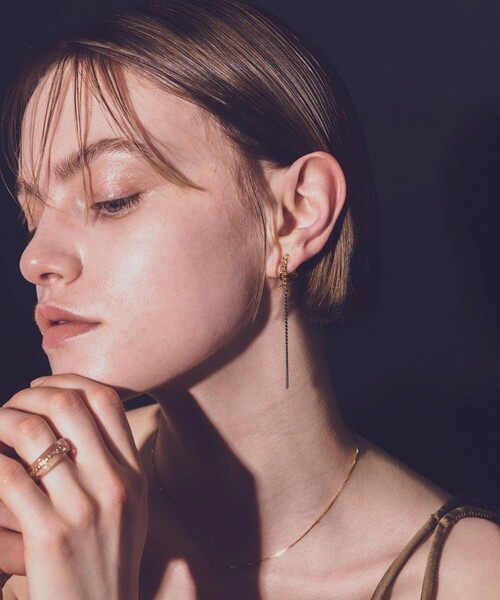 and cloud(アンドクラウド)の「Gradation Skinny Long Earring / Single(イヤリング・レディース・シルバー/シルバー系その他/イエローゴールド/ゴールド系その他・FREE)」の16枚目の写真
