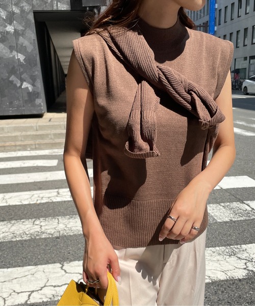 StyleSea(スタイルシー)の「深Vネックリブニット&ノースリーブニット セット(ニット/セーター・レディース・ブラック/グレー/モカ・FREE)」の1枚目の写真