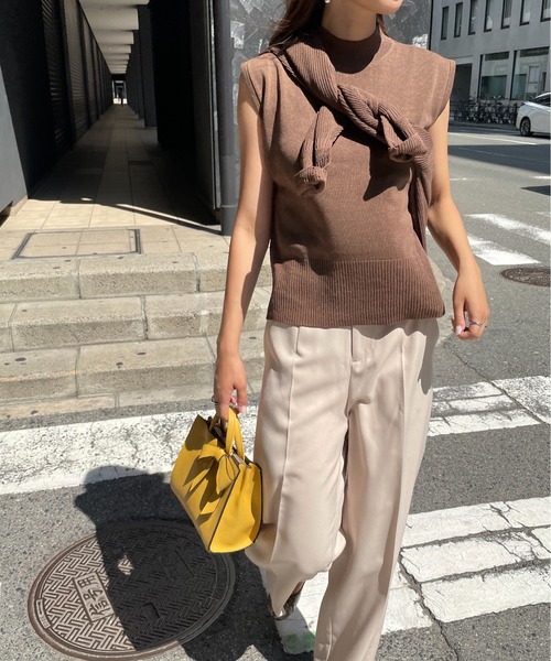 StyleSea(スタイルシー)の「深Vネックリブニット&ノースリーブニット セット(ニット/セーター・レディース・ブラック/グレー/モカ・FREE)」の4枚目の写真